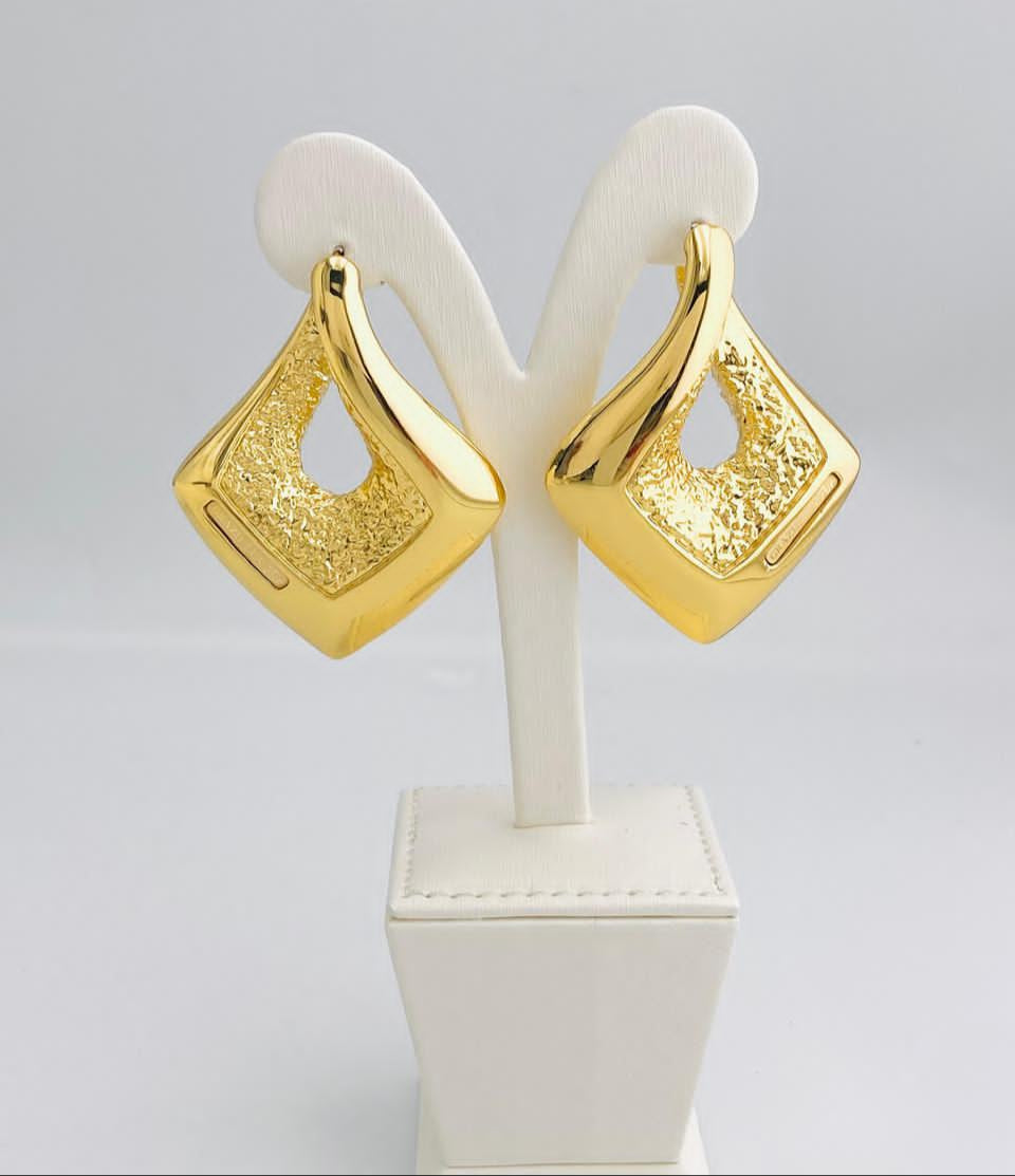 18 carat gold earrings