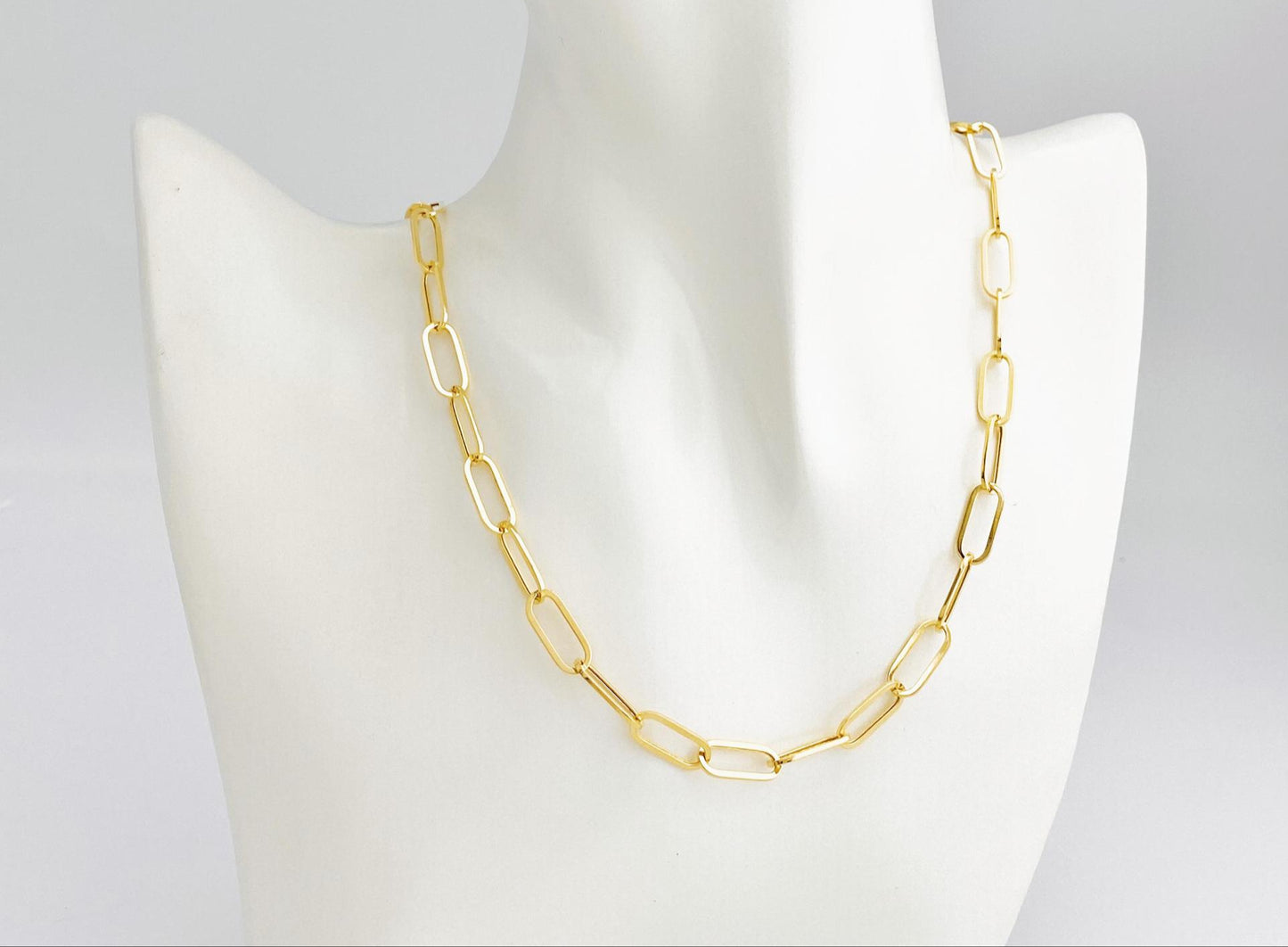 18 Carat Gold necklace